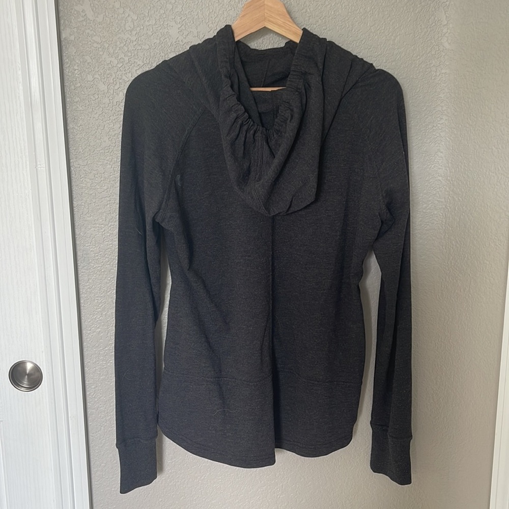 Lolë workout jacket - Picture 2 of 2